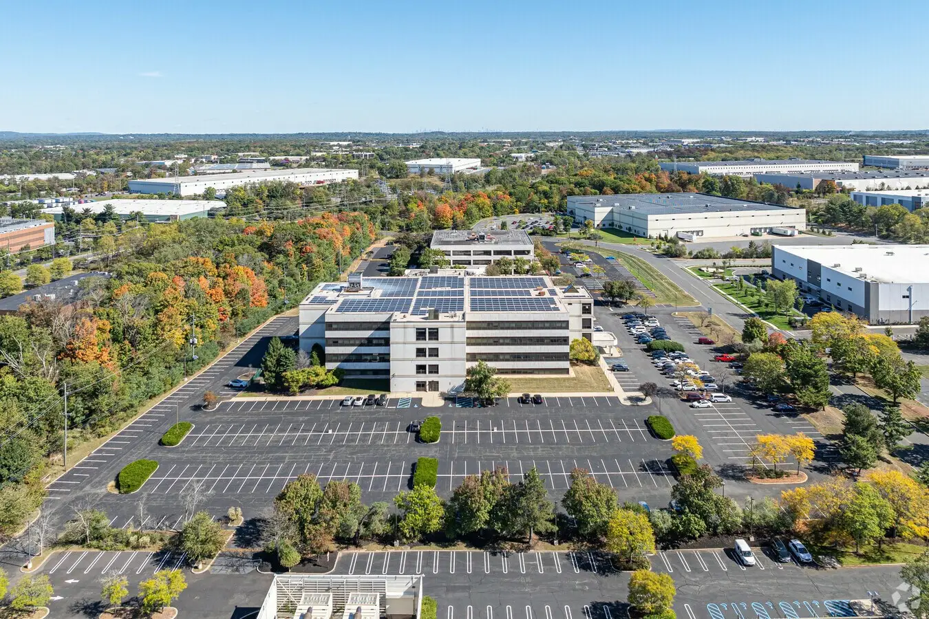 Building suited to professional and information technology use